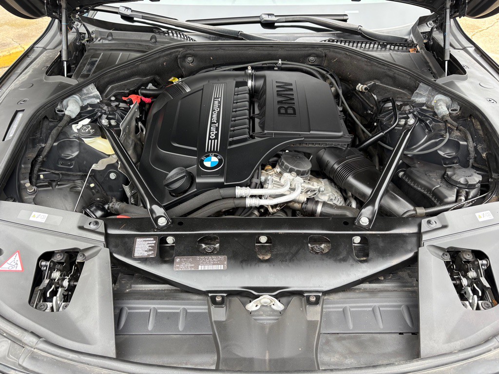 2013 BMW 7 Series Image 32