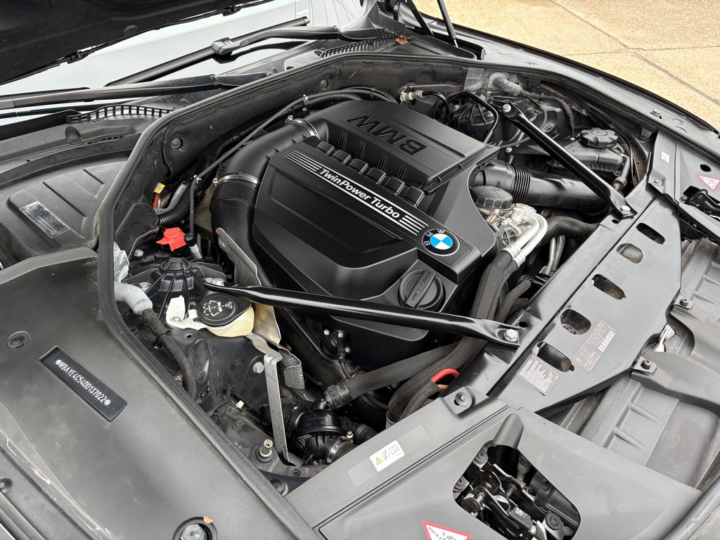 2013 BMW 7 Series Image 33