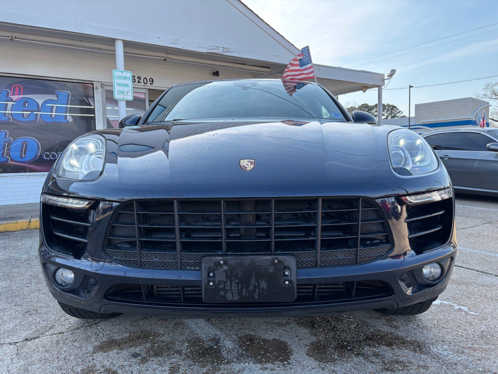 2017 Porsche Macan Image 2