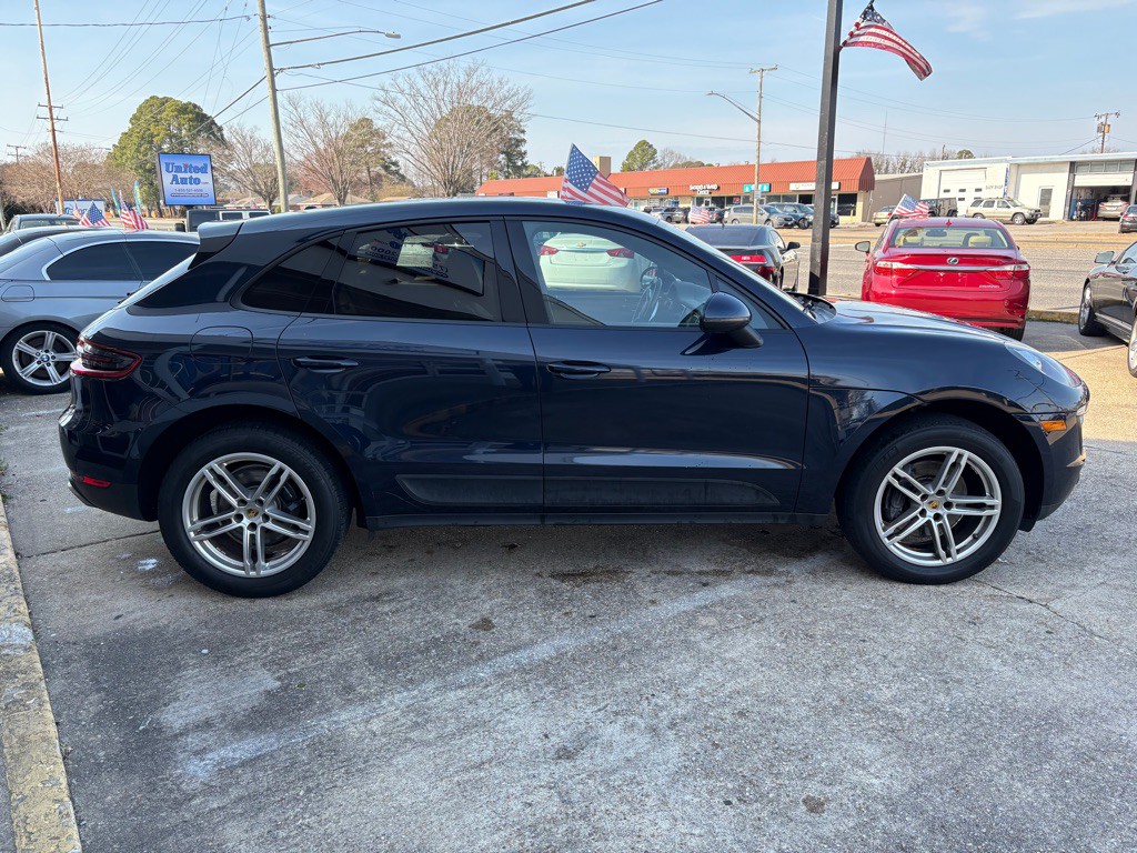 2017 Porsche Macan Image 8