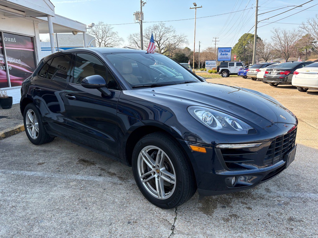 2017 Porsche Macan Image 9