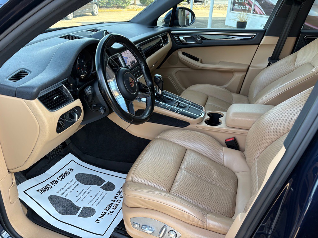 2017 Porsche Macan Image 10