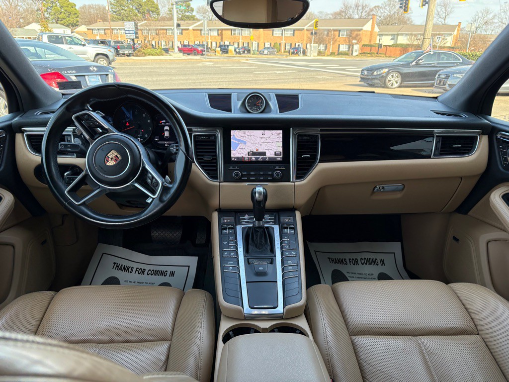 2017 Porsche Macan Image 12