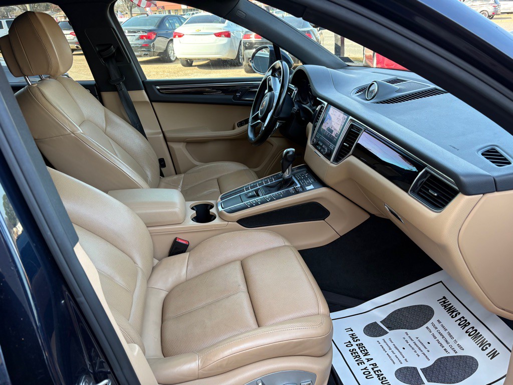 2017 Porsche Macan Image 14