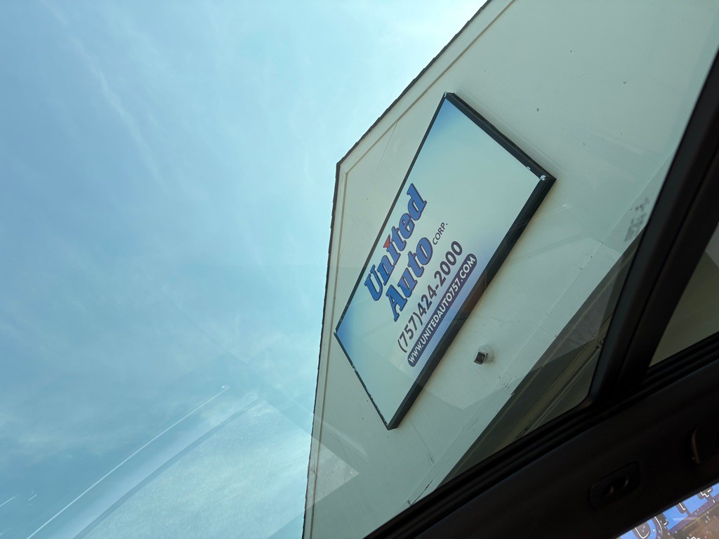 2017 Porsche Macan Image 17