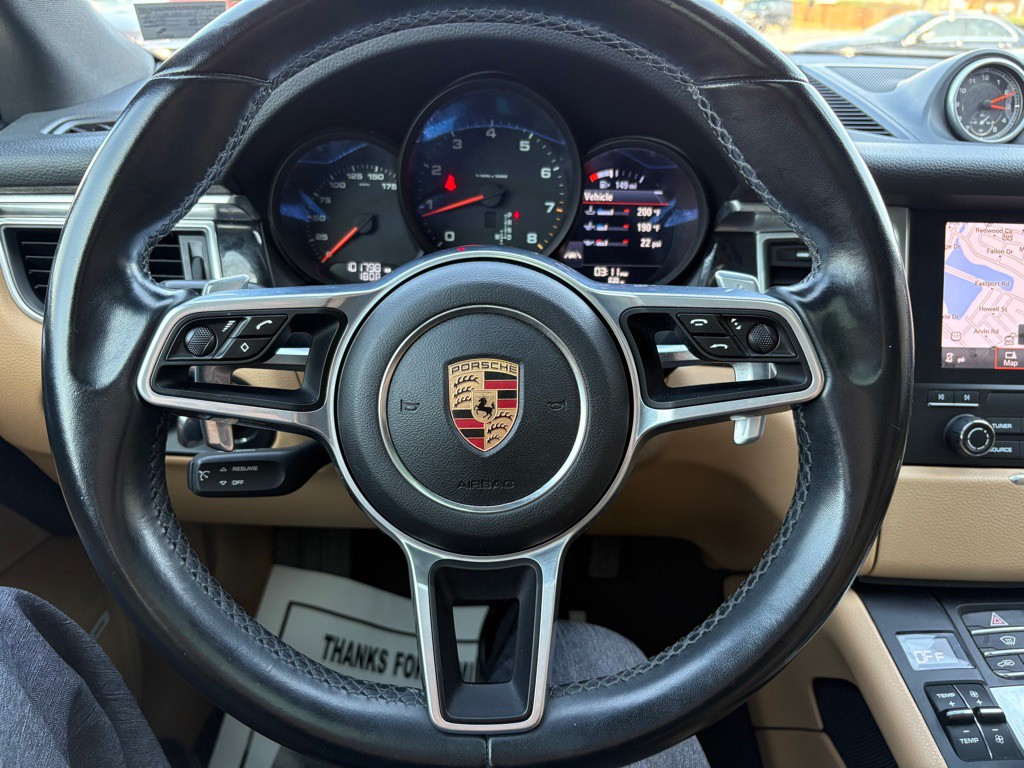 2017 Porsche Macan Image 18