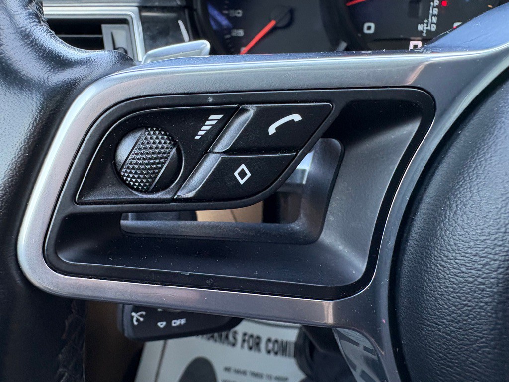 2017 Porsche Macan Image 20