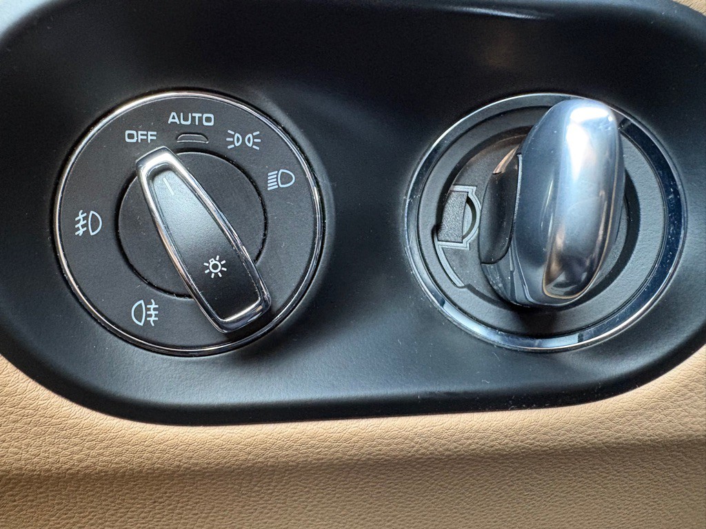 2017 Porsche Macan Image 21