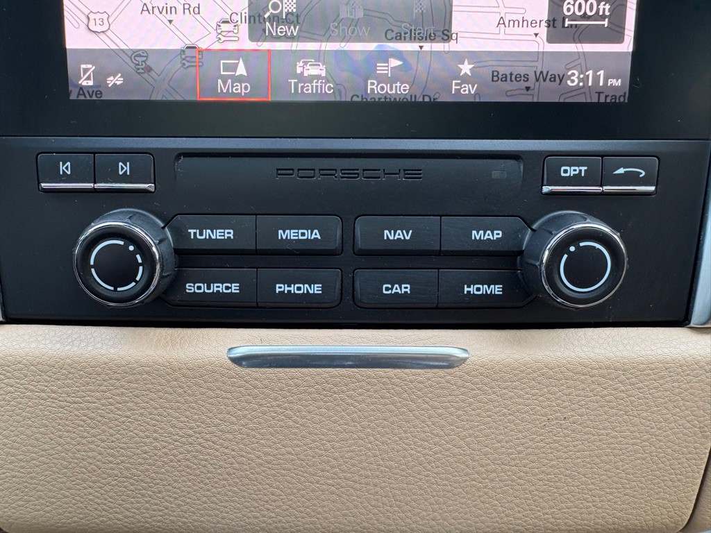 2017 Porsche Macan Image 24