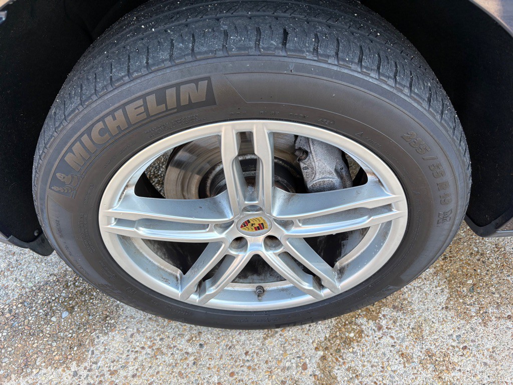 2017 Porsche Macan Image 30