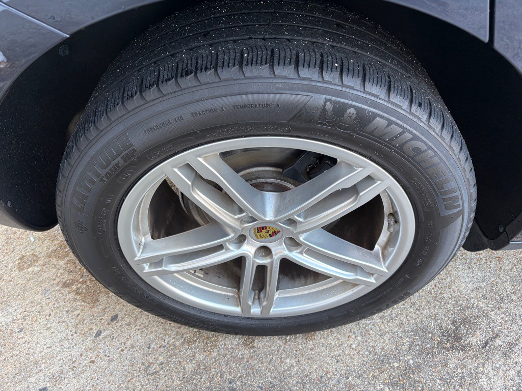 2017 Porsche Macan Image 32