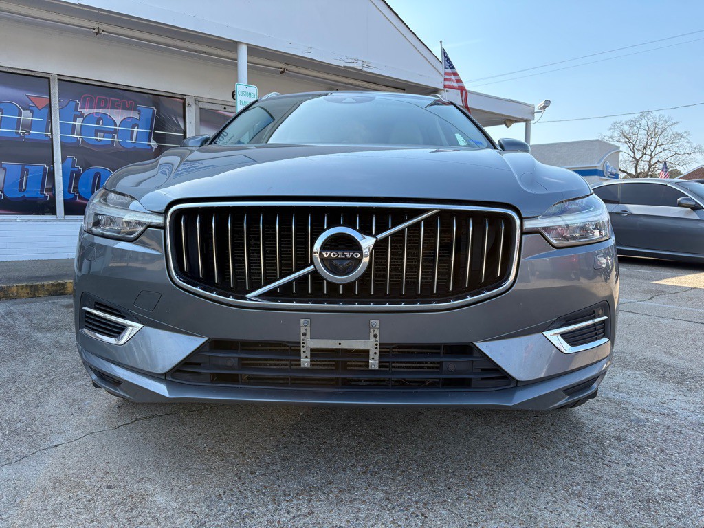 2018 Volvo XC60 Image 2