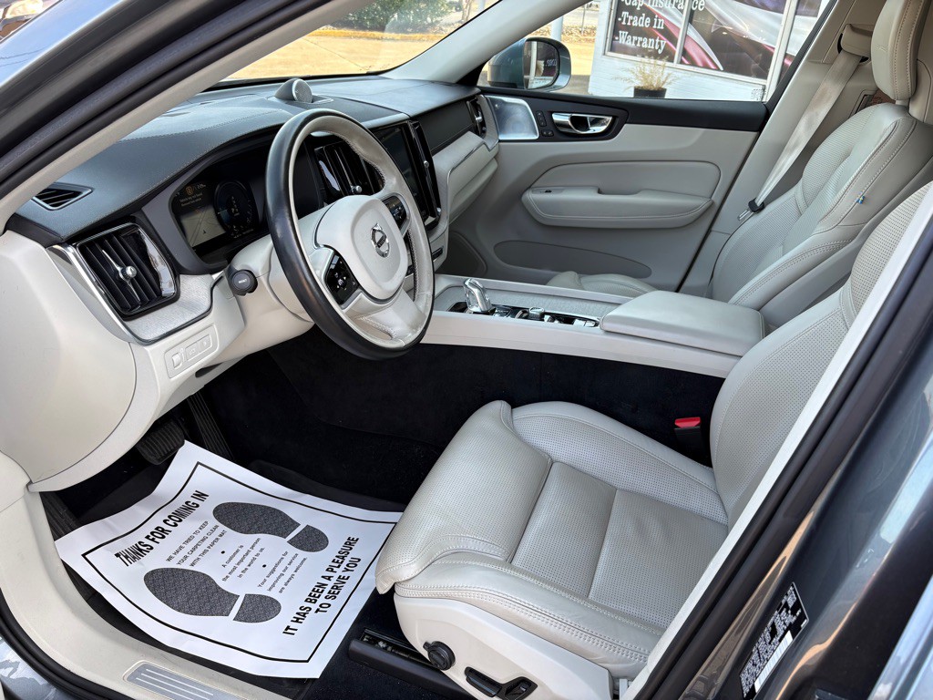 2018 Volvo XC60 Image 11