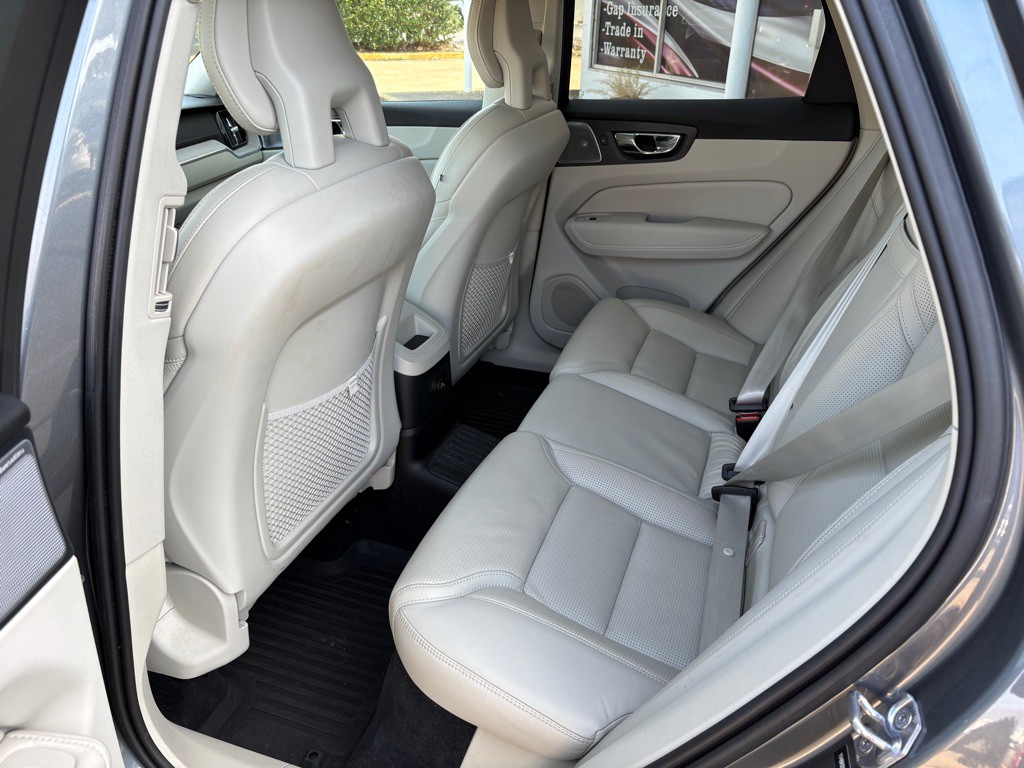 2018 Volvo XC60 Image 12
