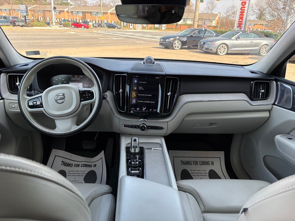 2018 Volvo XC60 Image 13