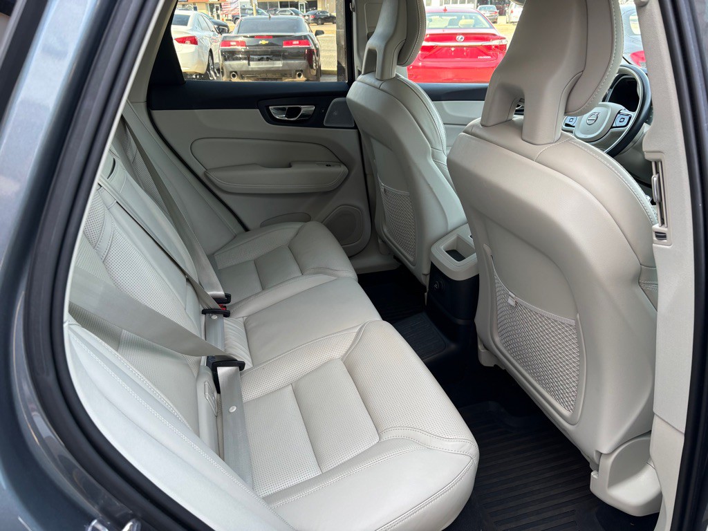 2018 Volvo XC60 Image 14