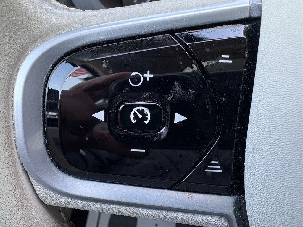 2018 Volvo XC60 Image 21