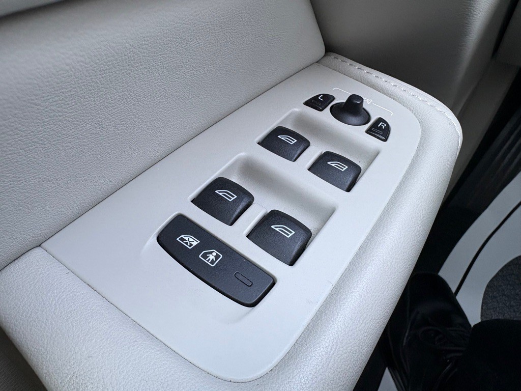 2018 Volvo XC60 Image 24