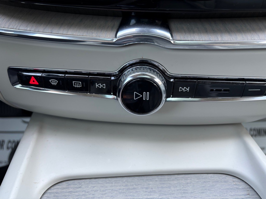 2018 Volvo XC60 Image 25