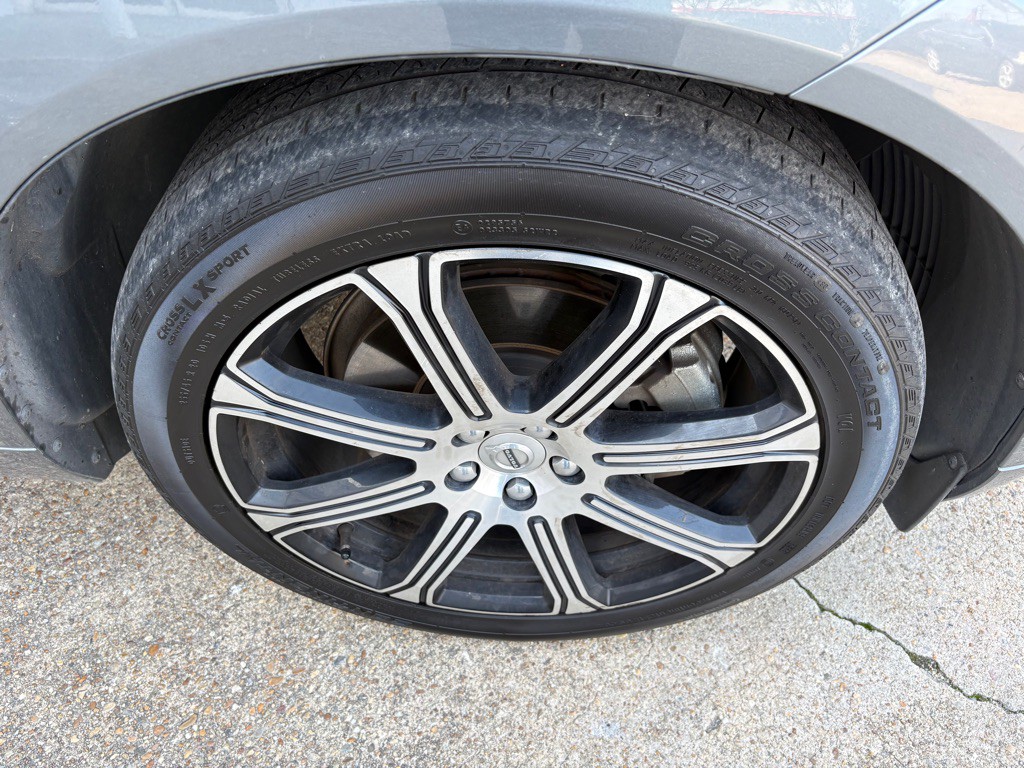 2018 Volvo XC60 Image 32