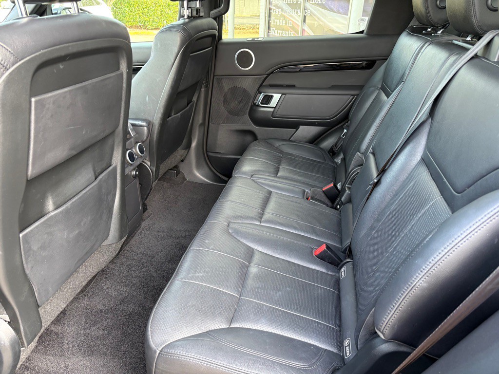 2019 Land Rover Discovery Image 12