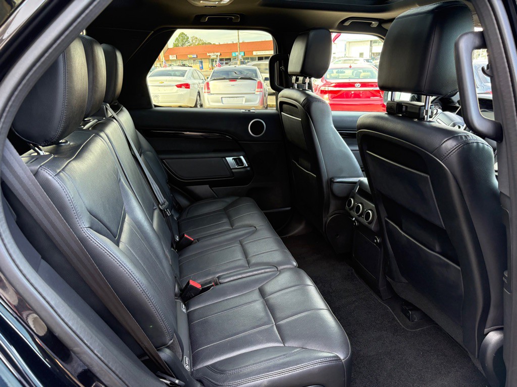 2019 Land Rover Discovery Image 15