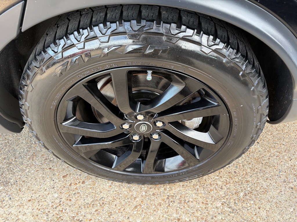 2019 Land Rover Discovery Image 32