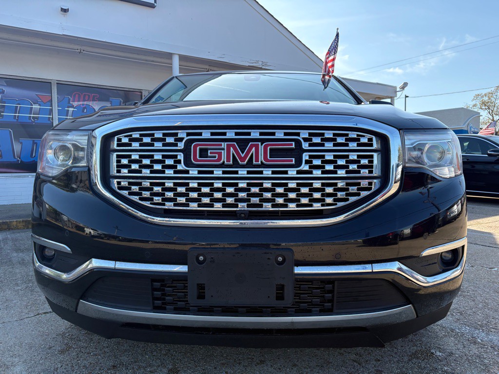 2017 GMC Acadia Image 2