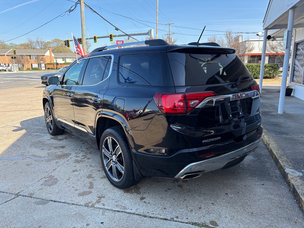 2017 GMC Acadia Image 4