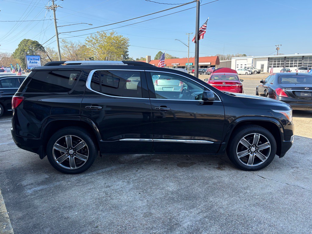 2017 GMC Acadia Image 8