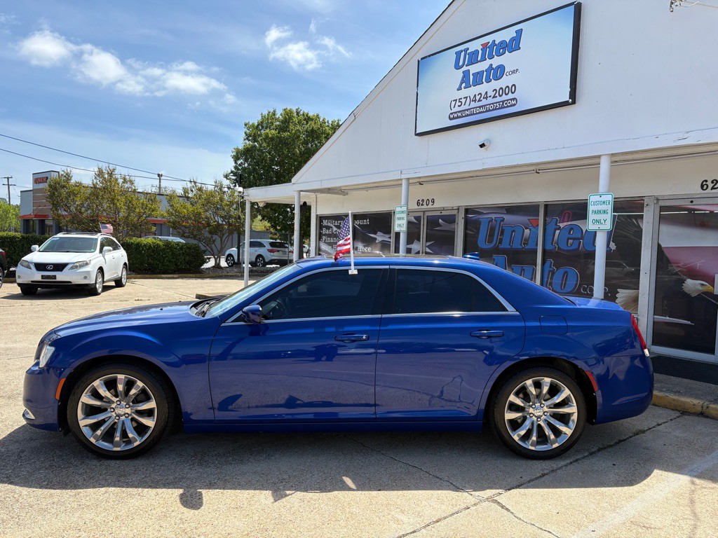 2018 Chrysler 300 Image 3