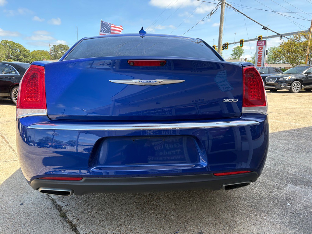 2018 Chrysler 300 Image 5