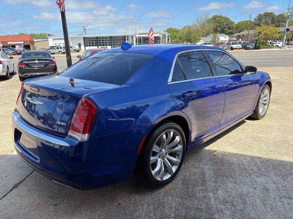 2018 Chrysler 300 Image 7