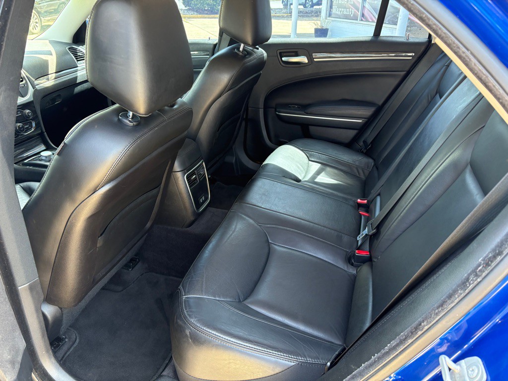 2018 Chrysler 300 Image 11