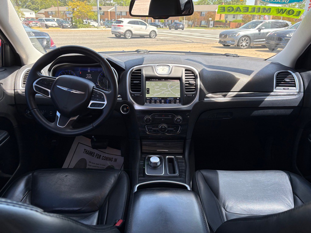 2018 Chrysler 300 Image 12