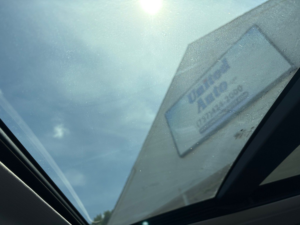 2018 Chrysler 300 Image 17