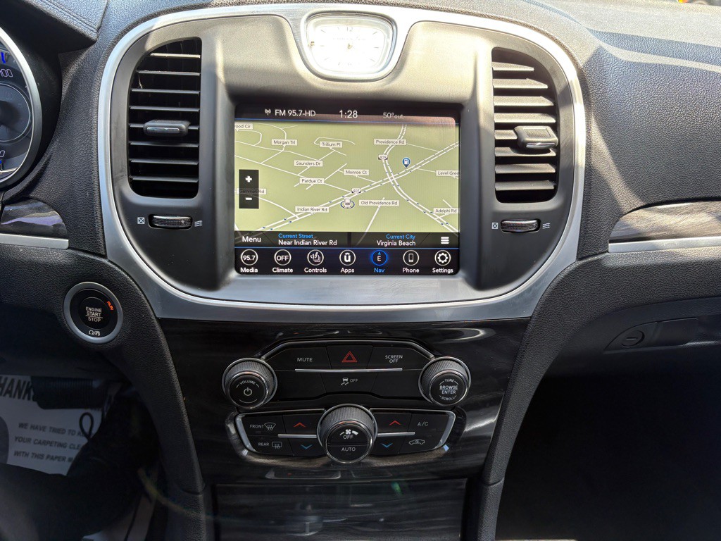 2018 Chrysler 300 Image 23