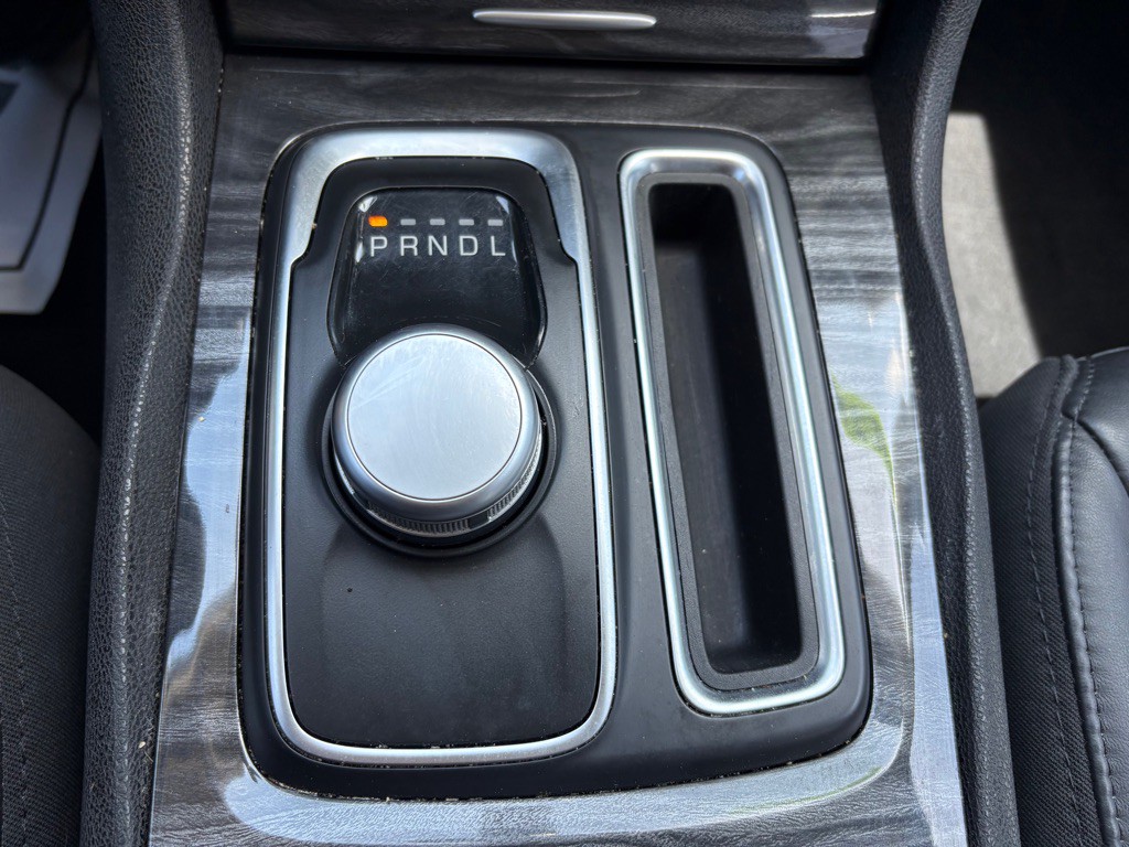 2018 Chrysler 300 Image 25