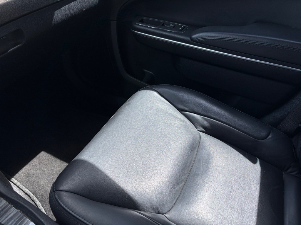 2018 Chrysler 300 Image 27