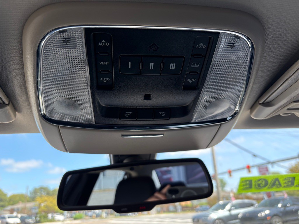 2018 Chrysler 300 Image 28