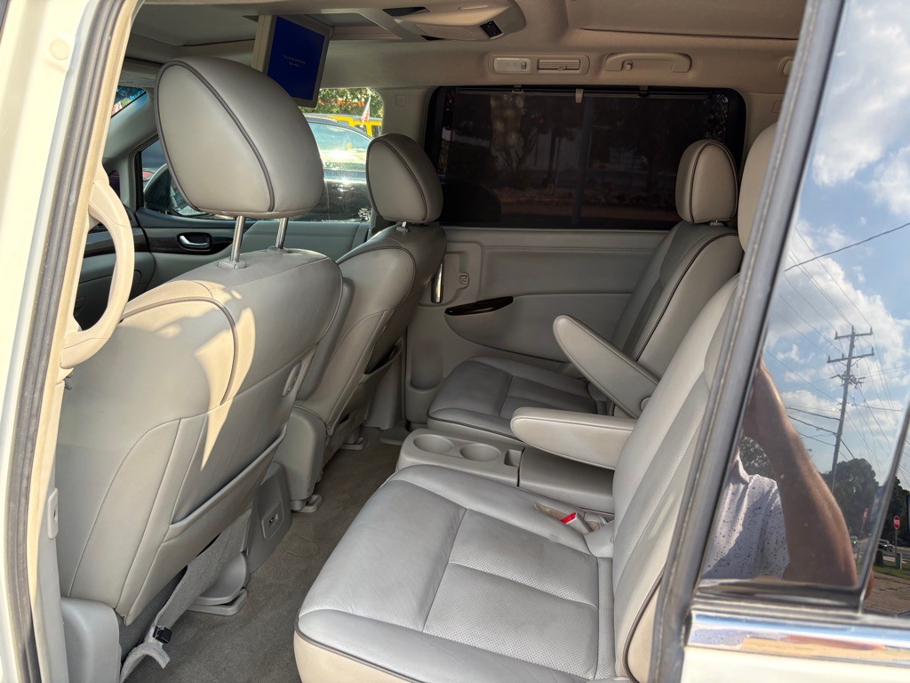 2012 Nissan Quest Image 11