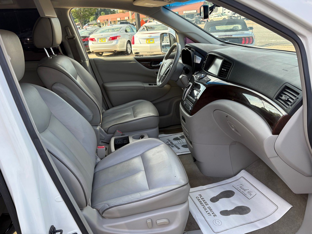 2012 Nissan Quest Image 16