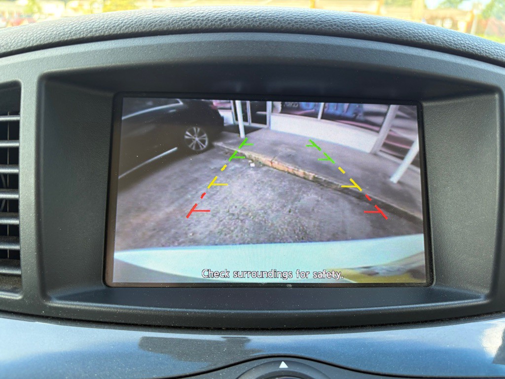 2012 Nissan Quest Image 18