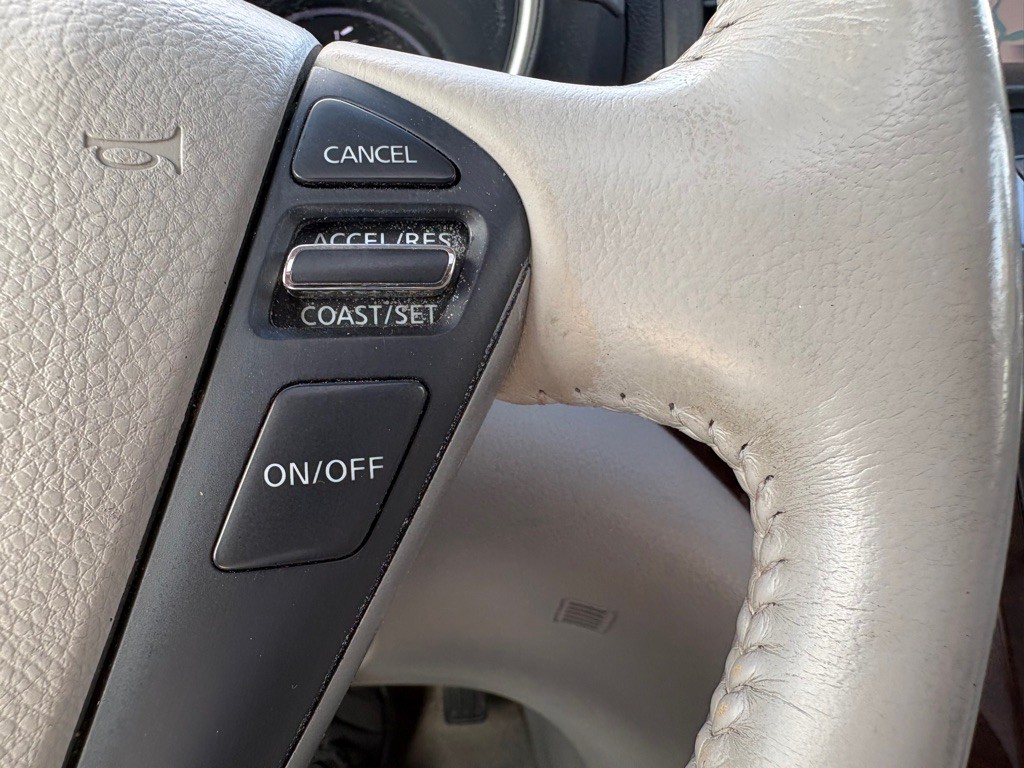 2012 Nissan Quest Image 21