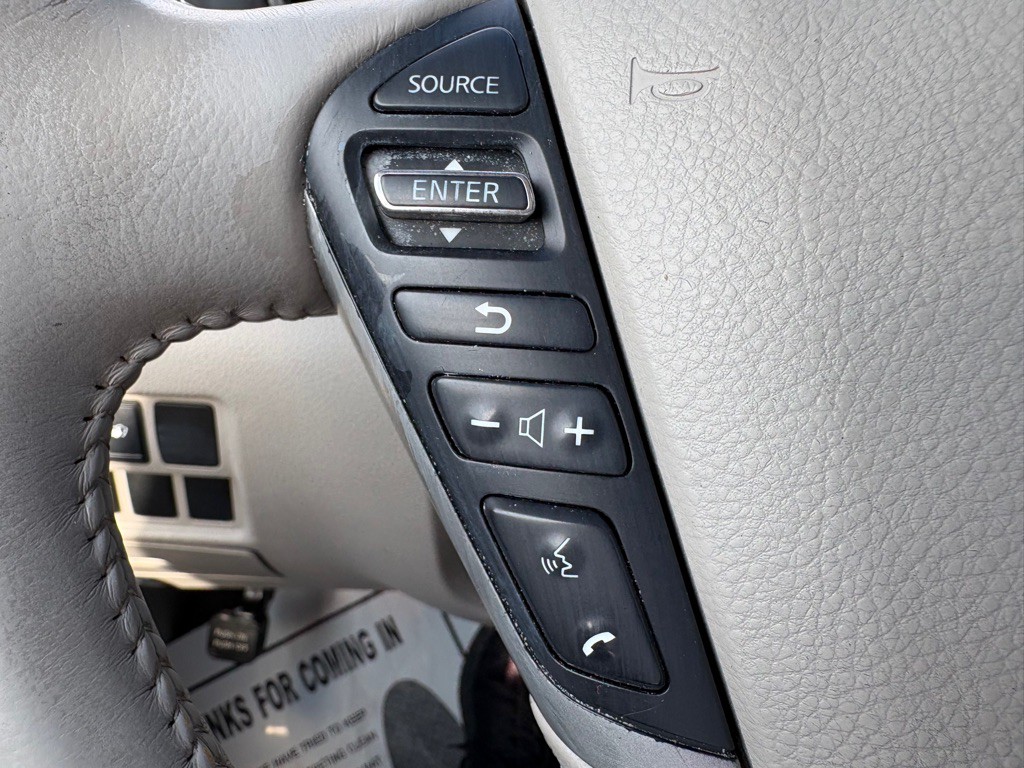 2012 Nissan Quest Image 22