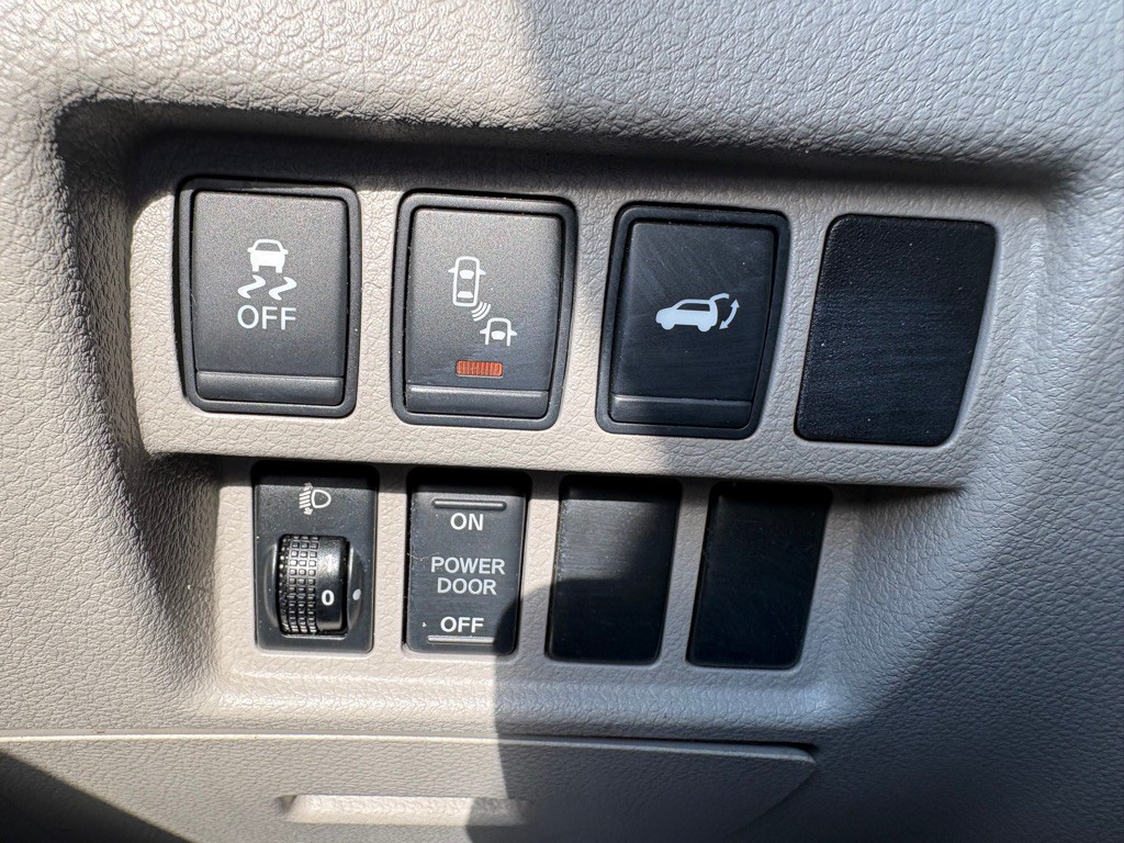 2012 Nissan Quest Image 23