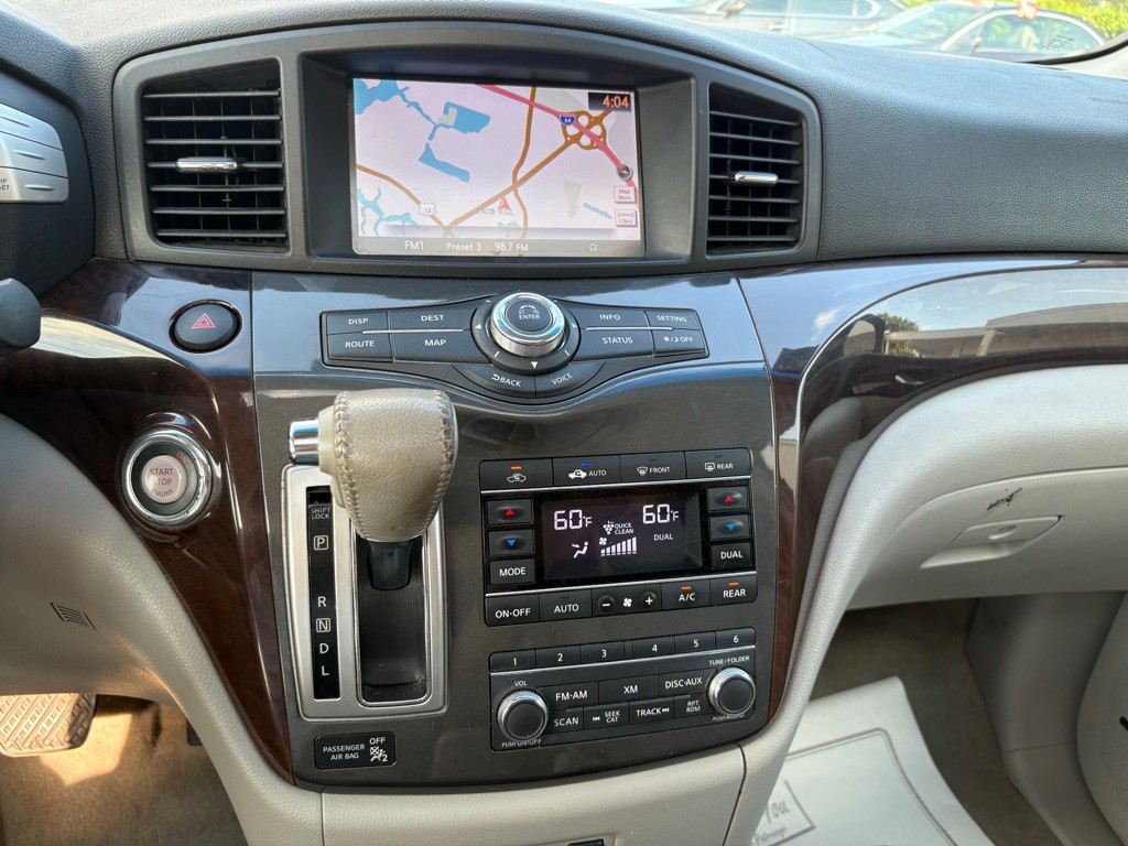 2012 Nissan Quest Image 26