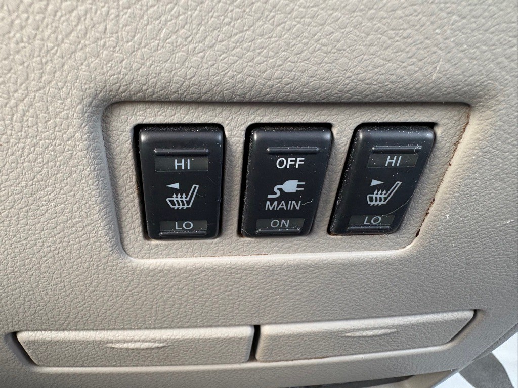 2012 Nissan Quest Image 28