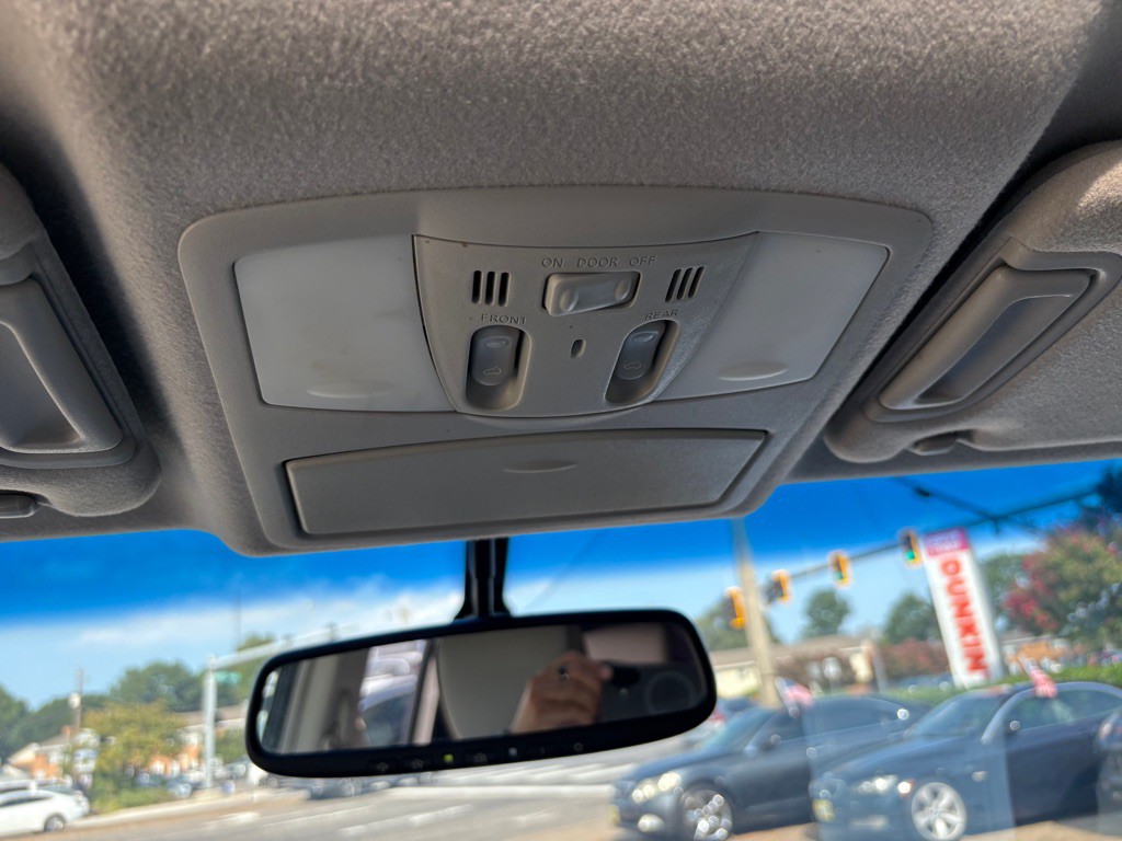 2012 Nissan Quest Image 31