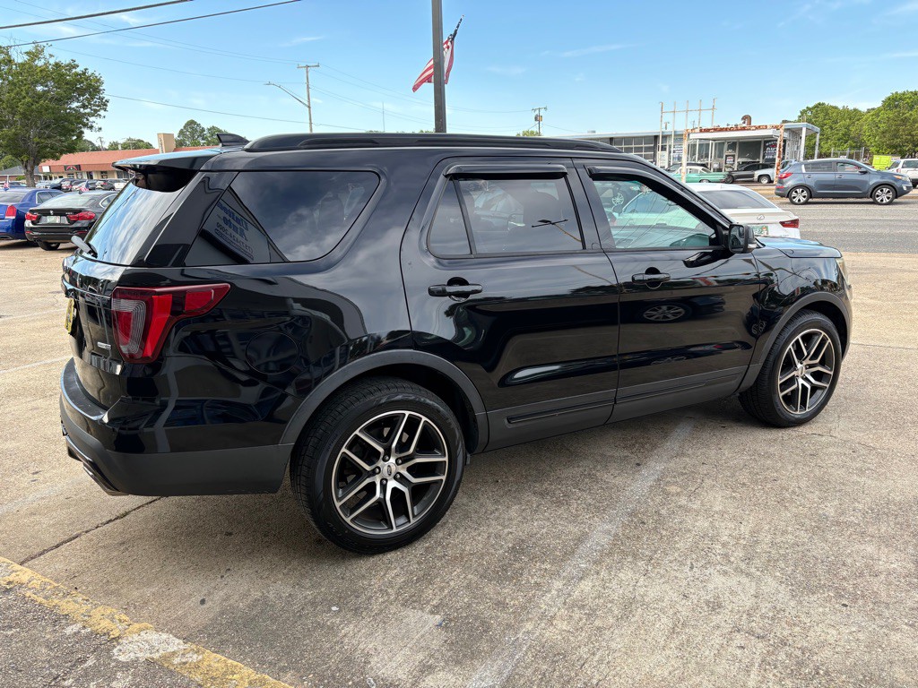 2017 Ford Explorer Image 6